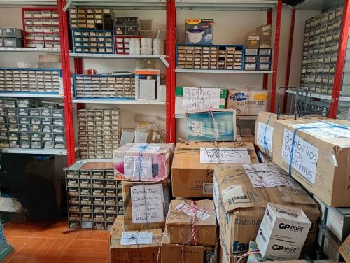 imagen de SE VENDE LOTE COMPLETO DE MERCANCIA  con id 32384