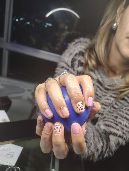 imagen de Enfermera / esteticista/ estilista  con id 33147