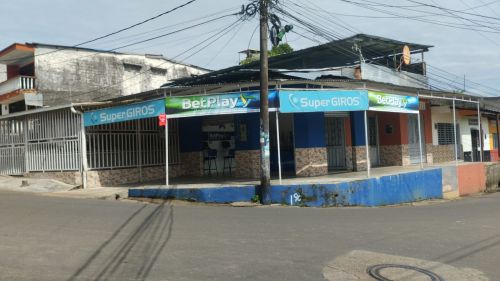 imagen de SE VENDE CASA ESQUINERA CENTRAL CON LOCAL COMER con id 33586