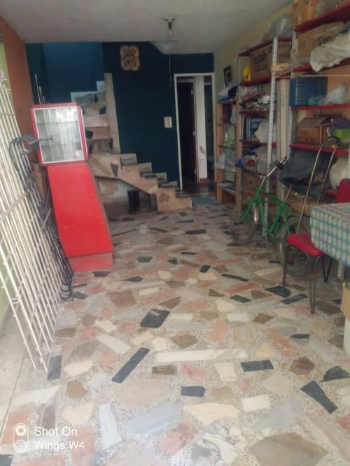 imagen de Kennedy Villa María, casa de 6x12, tres plantas con id 34299