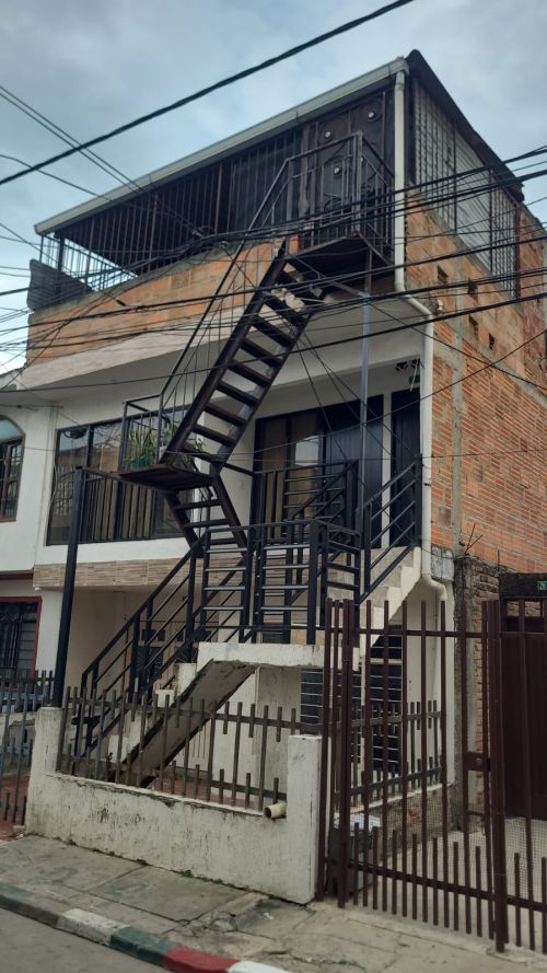 imagen de Casa de 3 pisos con id 35072
