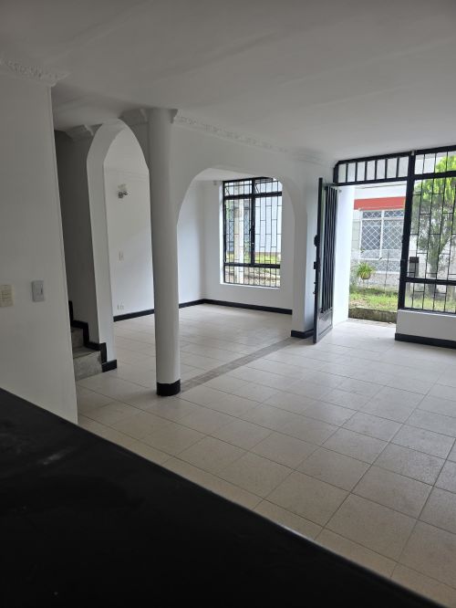 imagen de IBAGUE..VENDO HERMOSA CASA DE DOS PISOS  con id 35866
