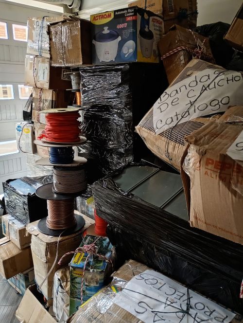 imagen de LOTE COMPLETO DE ELECTRÓNICA Y ELECTRICIDAD con id 35968